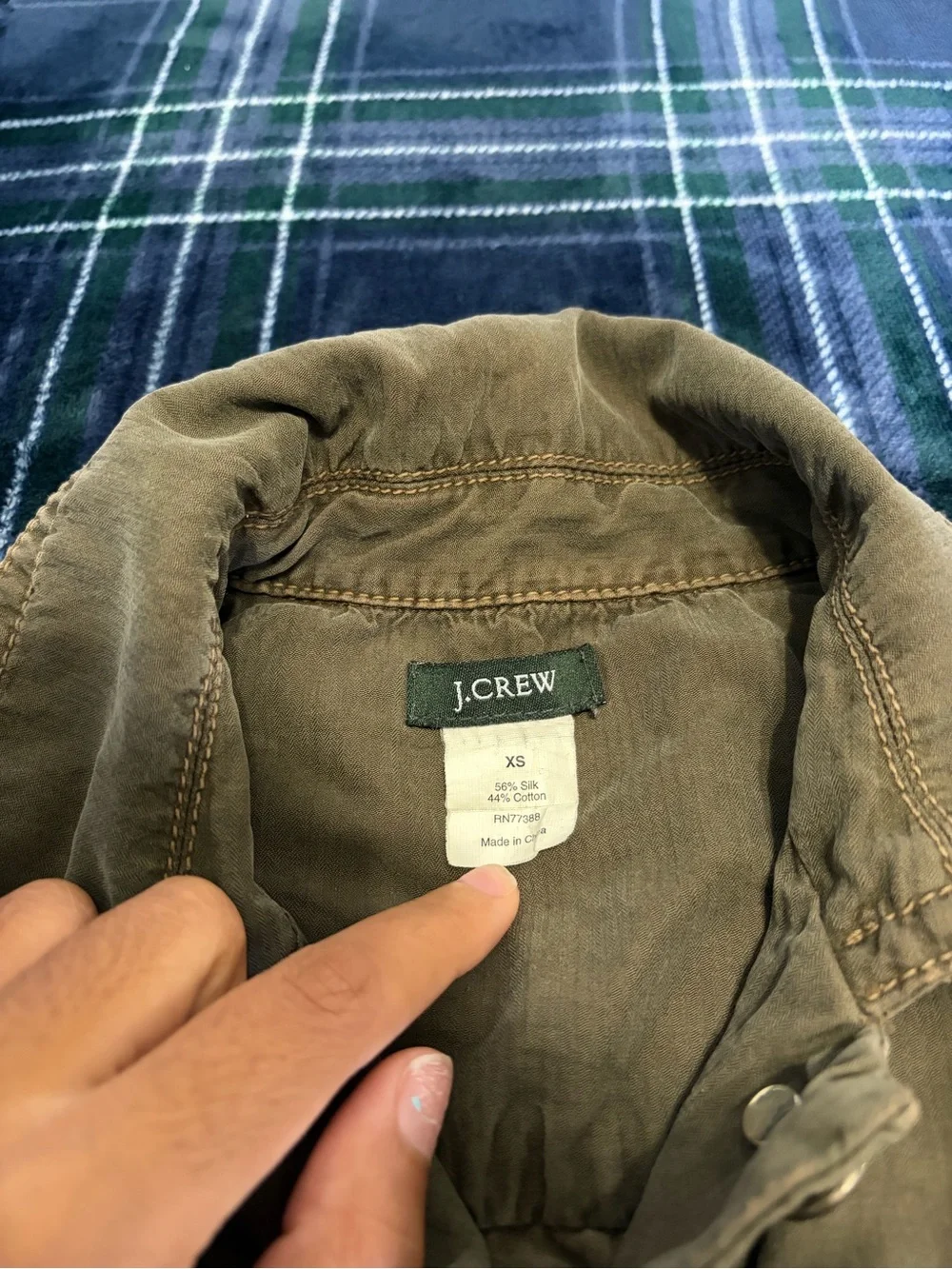 Y2K 2000s J.Crew Army green jacket w/cute button details. Size XS.